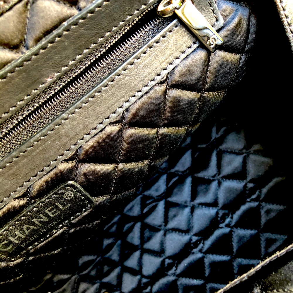 Black Leather Chanel Tote Bag - Picture 7 of 13